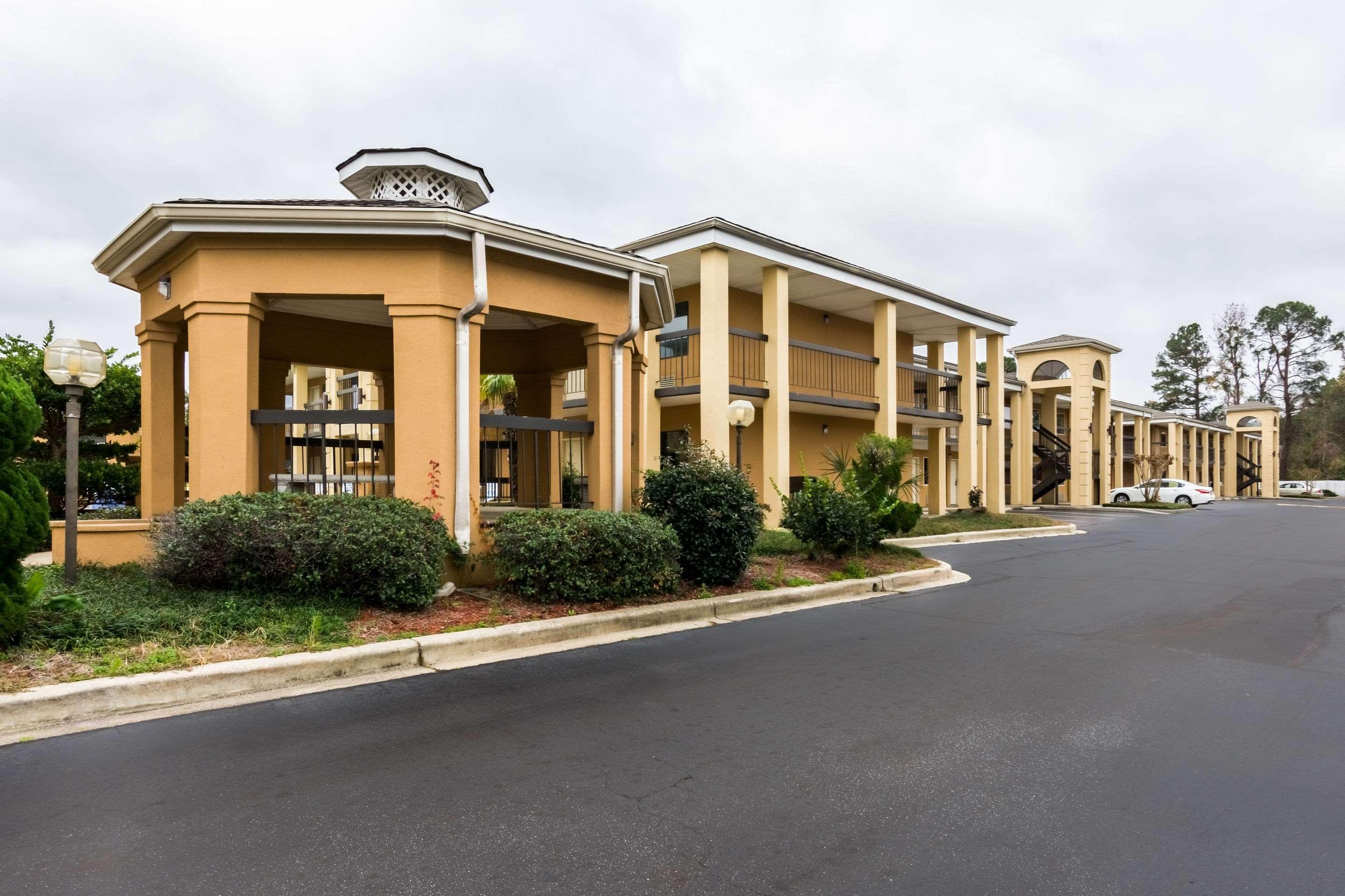 Suburban Studios Florence - Darlington Exterior photo
